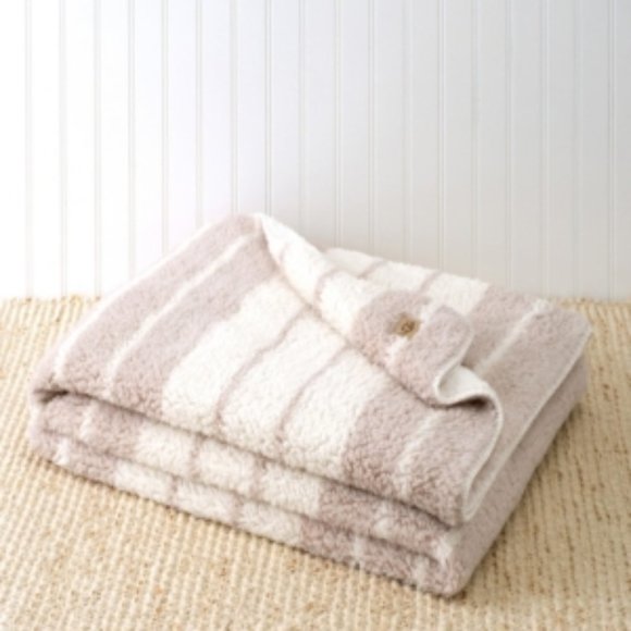 UGG Other - ✨HP✨UGG Erina Throw Blanket NWT